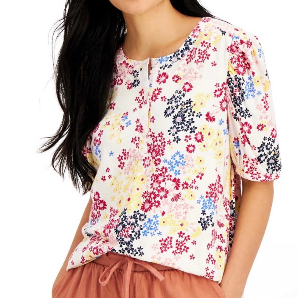 🌺 NWT! White Floral Top
